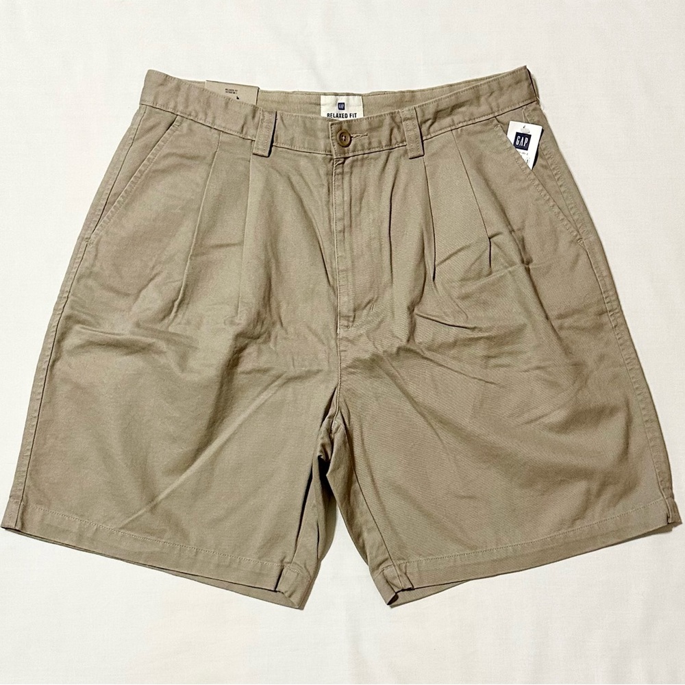 Vintage Gap Men’s Relaxed Fit Pleated Front Khaki Chino Shorts - 33 Waist